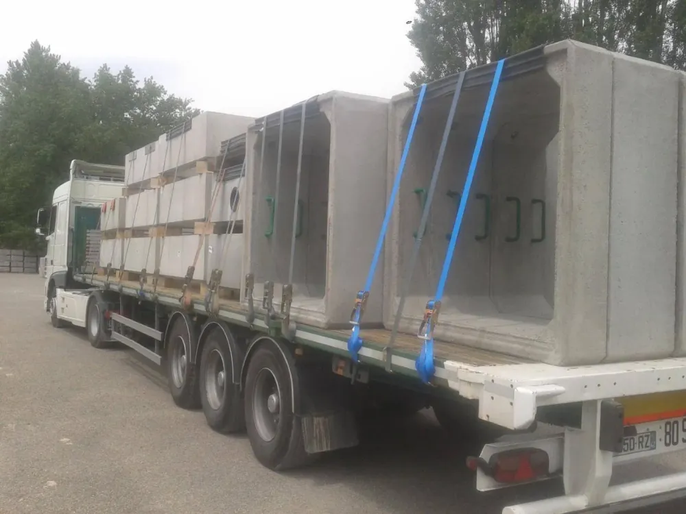 Camion avec remorque charge