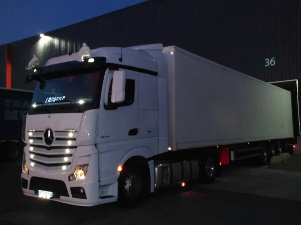 Camion sur quaie de chargement